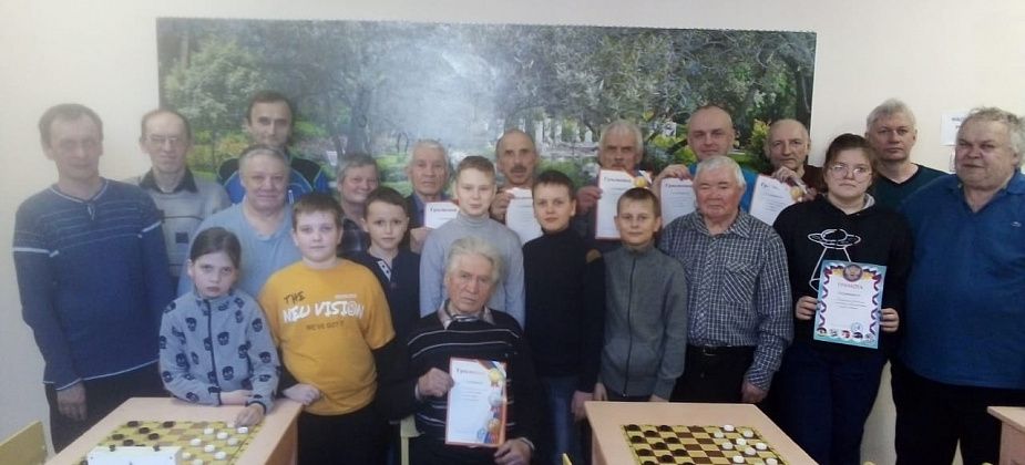 Личное первенство и турнир с серовскими спортсменами – в клубе прошли очередные игры по шашкам 