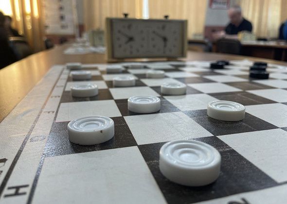 В Краснотурьинске завершился турнир по шашкам и быстрым шахматам