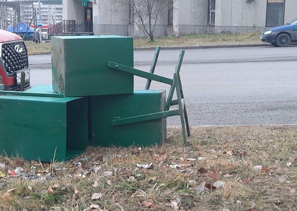 В Краснотурьинске начали убирать урны с перекрестков