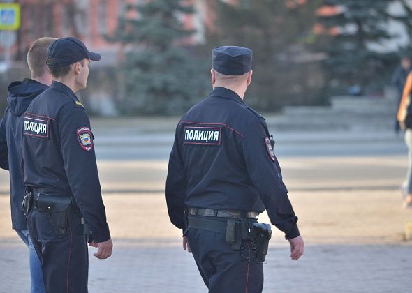 Нетрезвая мать двоих детей хватала сотрудницу полиции за одежду и ругалась