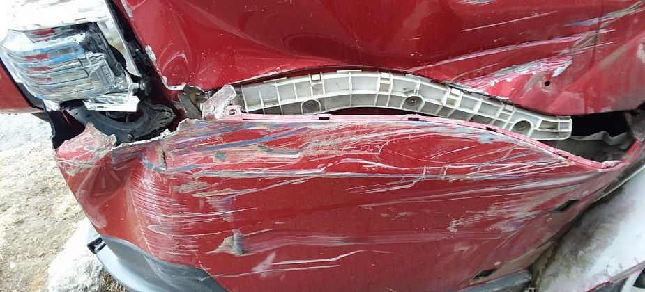 Неизвестный ночью повредил два автомобиля и скрылся. Ищут свидетелей