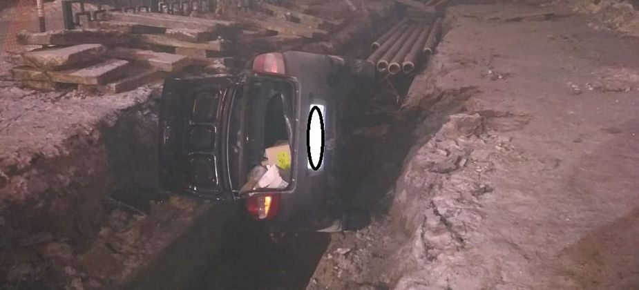 Пьяный водитель разбил голову, попав в канаву, где ремонтировали трубы