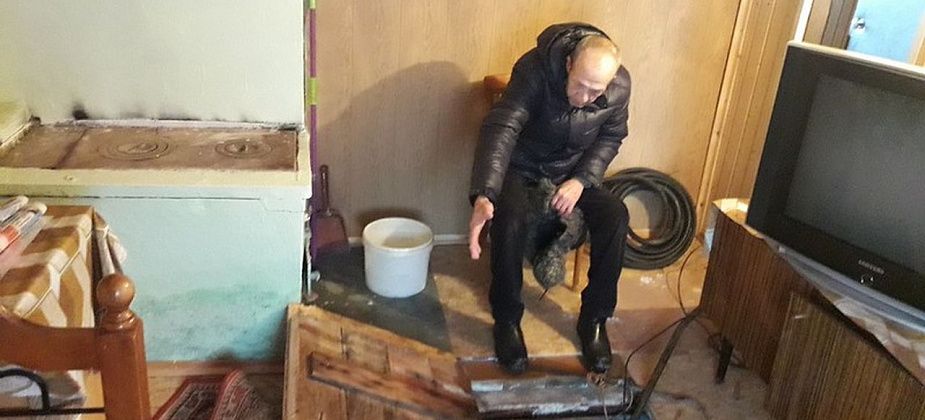 Стало только хуже: дома «ведет», двери не закрываются от сырости. Жители Медной Шахты устали ждать помощь властей