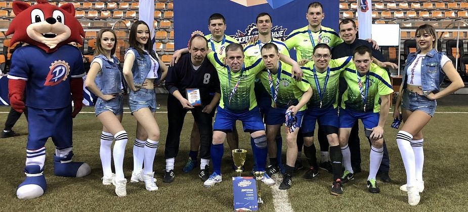Сотрудники краснотурьинской колонии на крупном турнире выиграли призы в футболе и шахматах