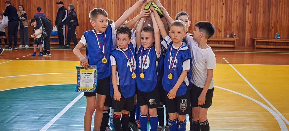 Ученики школы №19 выиграли первенство первоклассников по мини-футболу