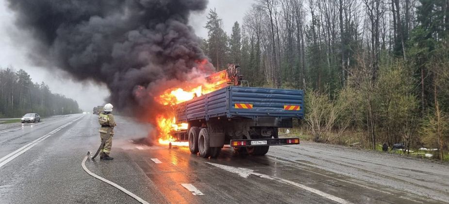 На трассе между Карпинском и Краснотурьинском горел КамАЗ