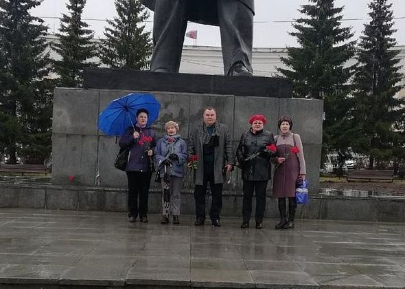 Коммунисты Краснотурьинска отметили день рождения Ленина возложением цветов. После самоизоляции проведут субботник