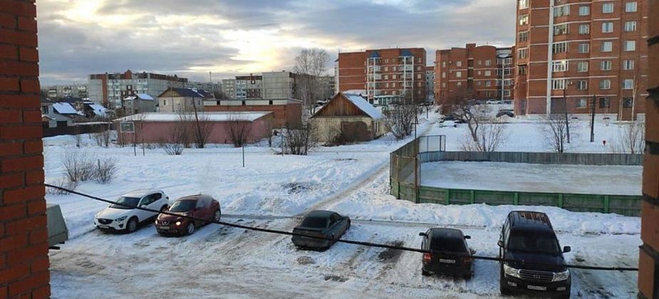 Корт или дом? Горожане недоумевают, зачем понадобилось строить дом «внизу» улицы Октябрьской