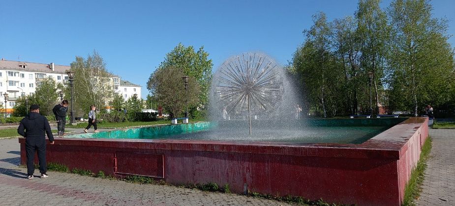 1 из 3: в городе начали пуск фонтанов. Работает, правда, только один 