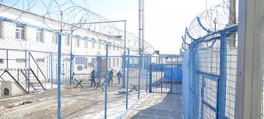 Осужденный избил "коллегу" из-за карточки связи