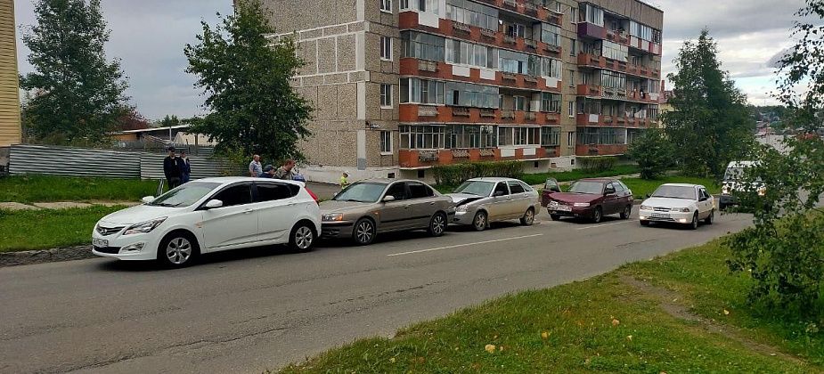 На Октябрьской произошло ДТП с участием четырех автомобилей