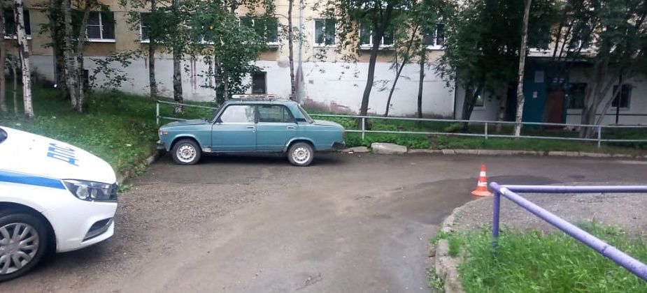 13-летняя девочка из Серова попала под машину на улице Колхозной