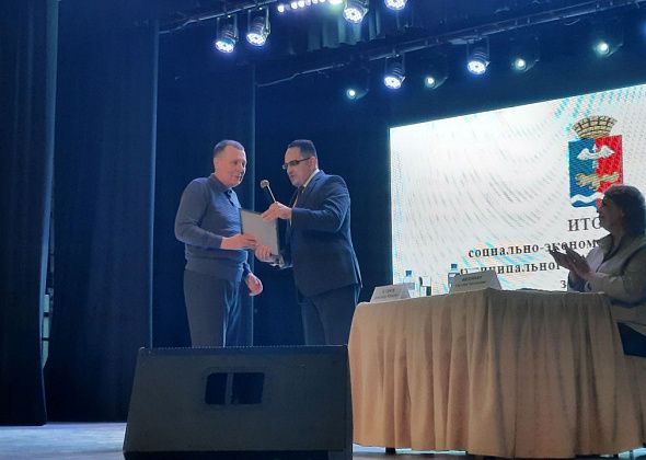 Замдиректору МУПа вручили Благодарственное письмо Заксобрания 