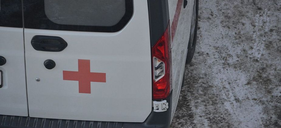 В Екатеринбурге на трехлетнего мальчика упала глыба льда