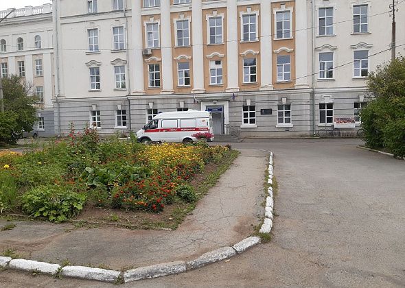Жительница Краснотурьинска, травмировавшаяся на железной дороге, остается в больнице