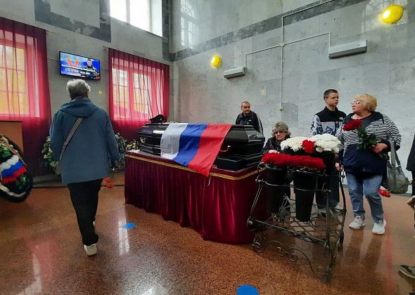 «Вернусь — и спляшем, и станцуем». Похоронили Всеволода Адыбаева, погибшего на СВО