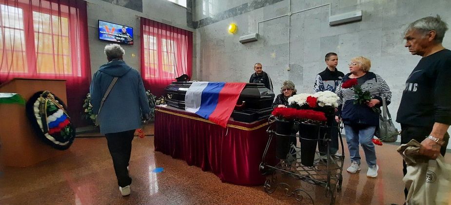 «Вернусь — и спляшем, и станцуем». Похоронили Всеволода Адыбаева, погибшего на СВО