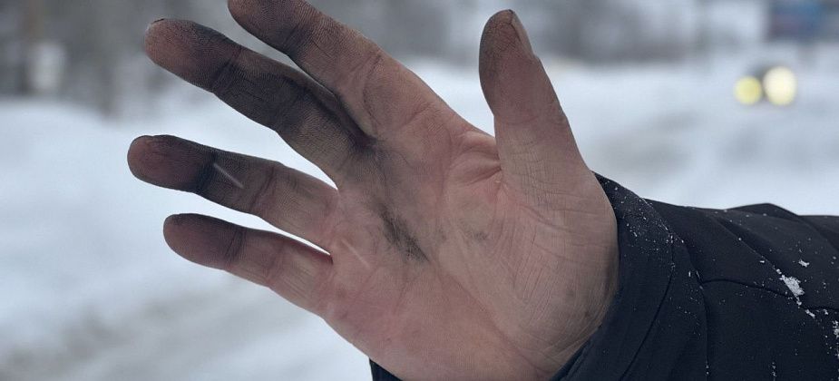 «Тушили руками, горело у всех». Репортаж с улиц Краснотурьинска, где фура оборвала провода