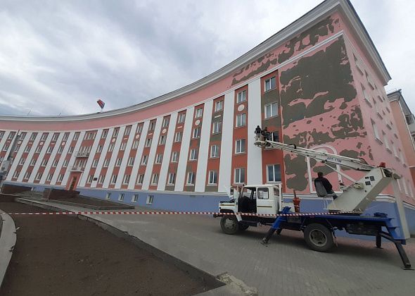 Мэрии не удалось взыскать более 128 тысяч с подрядчика, который ремонтировал фасад администрации