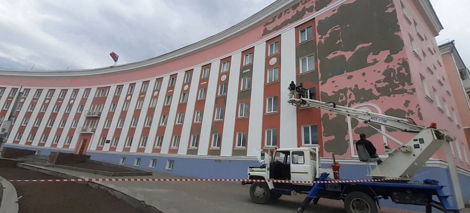Мэрии не удалось взыскать более 128 тысяч с подрядчика, который ремонтировал фасад администрации