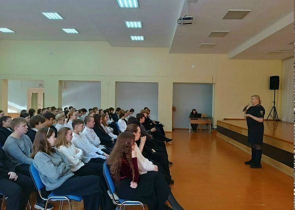 Полицейские рассказали школьникам о вреде наркотиков и дорожной безопасности