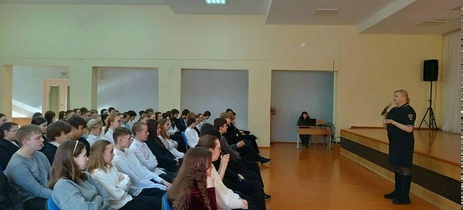 Полицейские рассказали школьникам о вреде наркотиков и дорожной безопасности