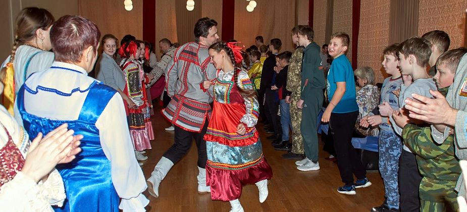 Взрослых и детей научат народным и фольклорным песням, играм и танцам