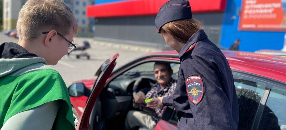“За безопасность дорожного движения!”: полицейские провели акцию вблизи “Столичного”