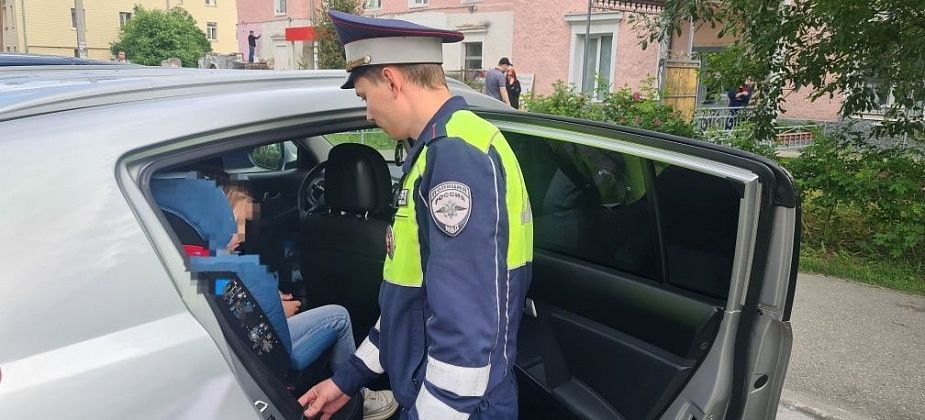 Сотрудники Госавтоинспекции проверили, как перевозят детей