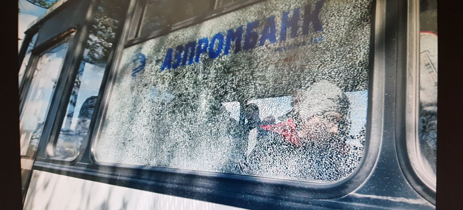 В Краснотурьинске дети повредили окно маршрутного автобуса