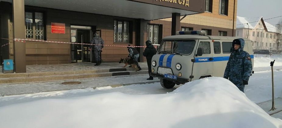 В горсуде провели учения по вводной «угроза взрыва»
