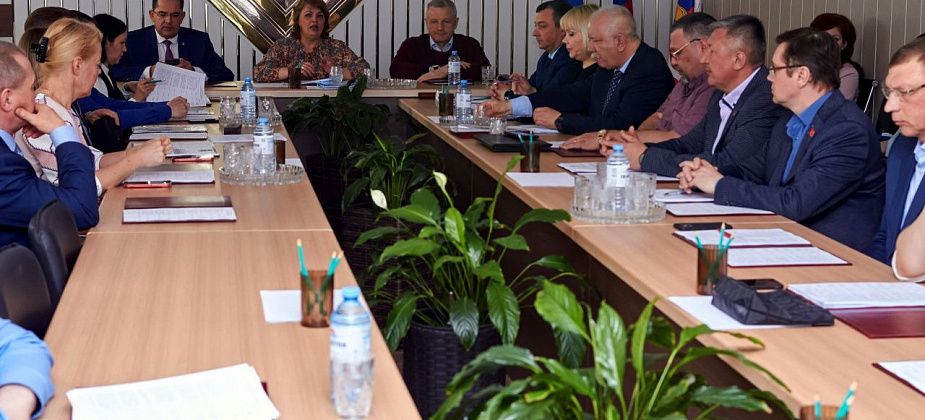 Депутатов гордумы могут лишить полномочий за прогулы 