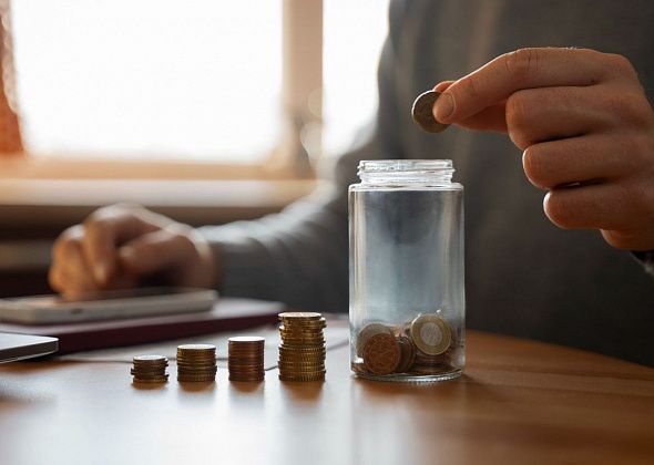 Прокуратура требует вернуть горожанке 800 тысяч рублей за нежеланные инвестиции