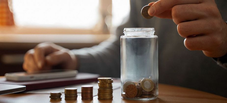 Прокуратура требует вернуть горожанке 800 тысяч рублей за нежеланные инвестиции