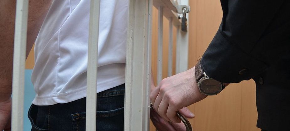 Кража бутылки водки + наркотики "для себя" = два с половиной года лишения свободы