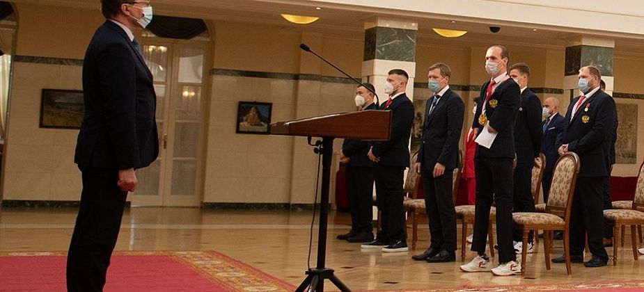 Виктора Миленина наградили областные власти