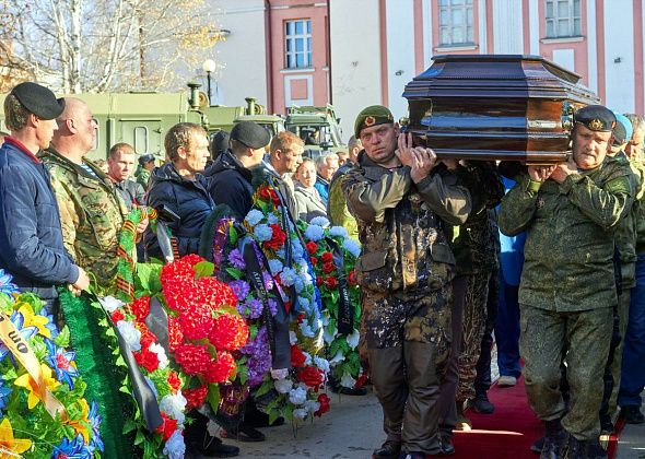 В Краснотурьинске похоронили Евгения Бизяева, погибшего во время спецоперации