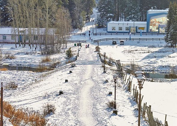 Несмотря на обещания, мост к лыжной базе не освещен