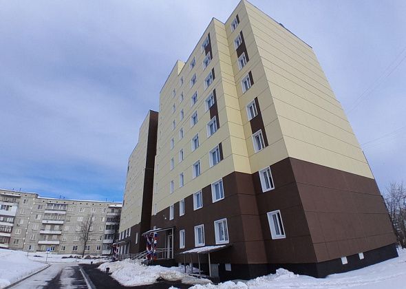 Сироты получили ключи в новом доме в Краснотурьинске