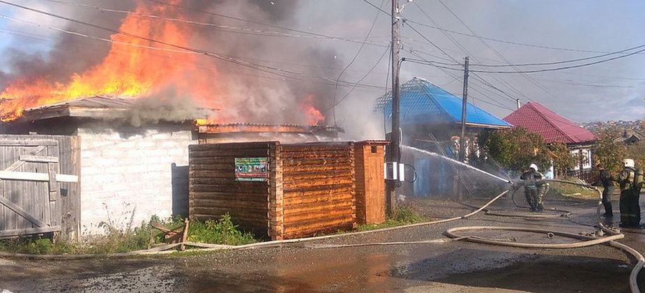 Опасное соседство. Горожане задаются вопросом, как потенциально огнеопасное предприятие могло находиться в частном секторе