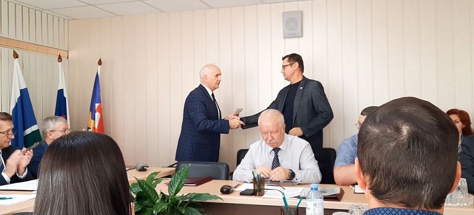 Депутатам Думы вручили удостоверения 