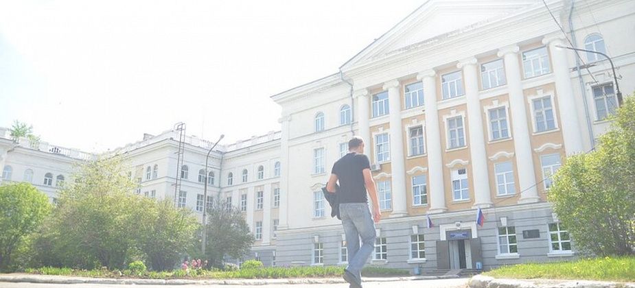 Власти региона прокомментировали ожидание пациентов на крыльце городской больницы