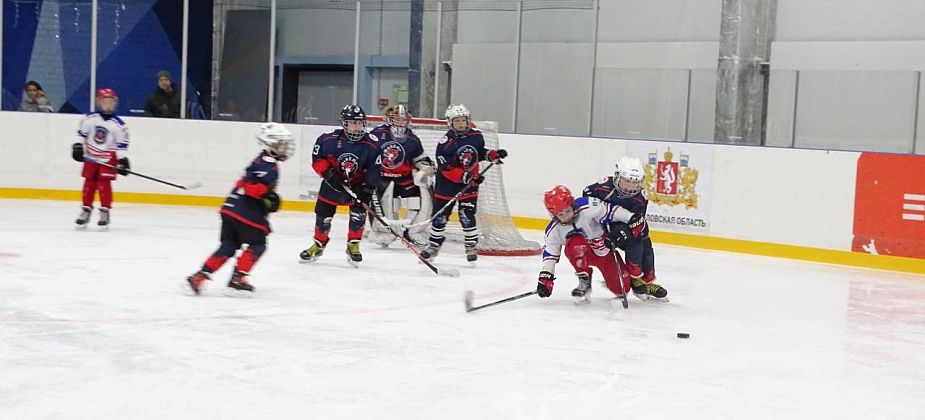 Юные хоккеисты «Факела» успешно выступили на выездных турнирах