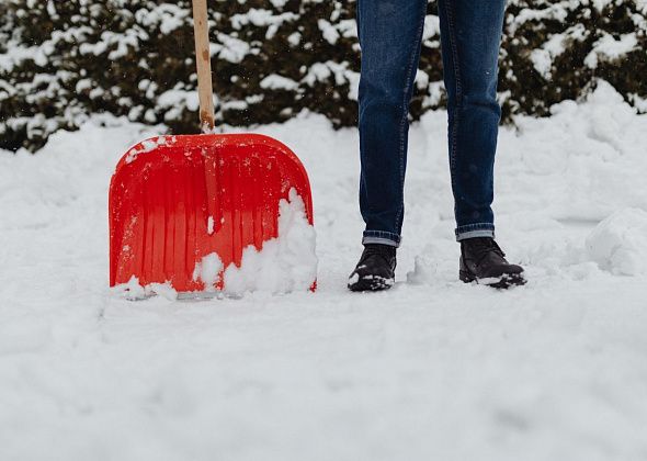 Борьба со стихией: можно ли чистить снег более эффективно и без вреда для спины? 