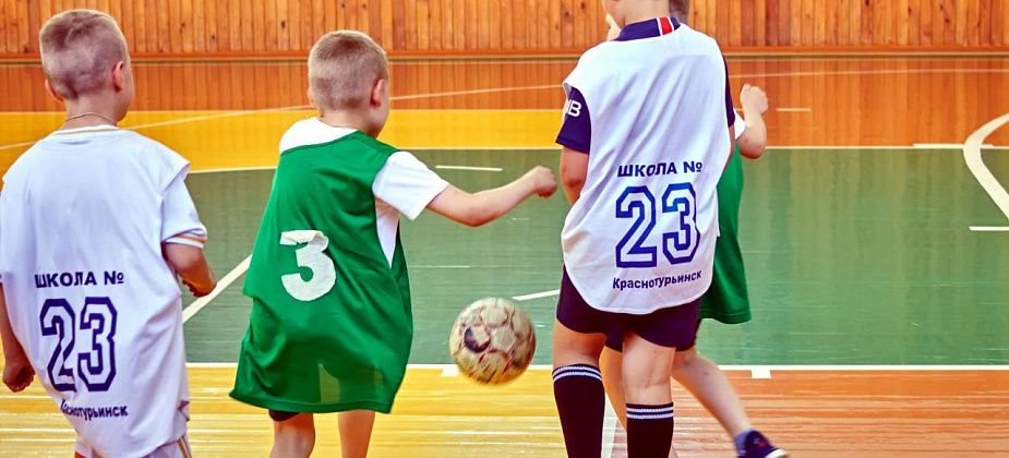 Первоклассники сразились в турнире по мини-футболу