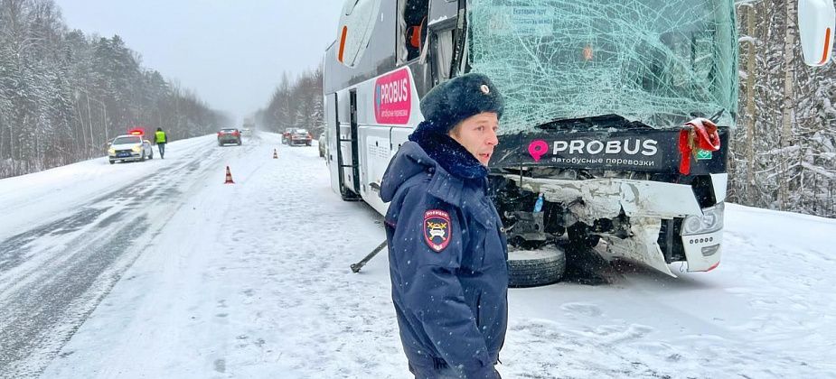 Автобус маршрута Карпинск-Краснотурьинск-Екатеринбург попал в жуткое ДТП на трассе