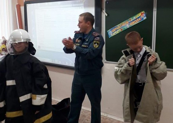 Сотрудники МЧС провели уроки ОБЖ в трех школах