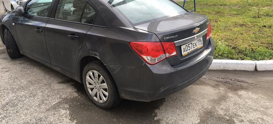 Полицейские Краснотурьинска ищут водителя, скрывшегося с места аварии