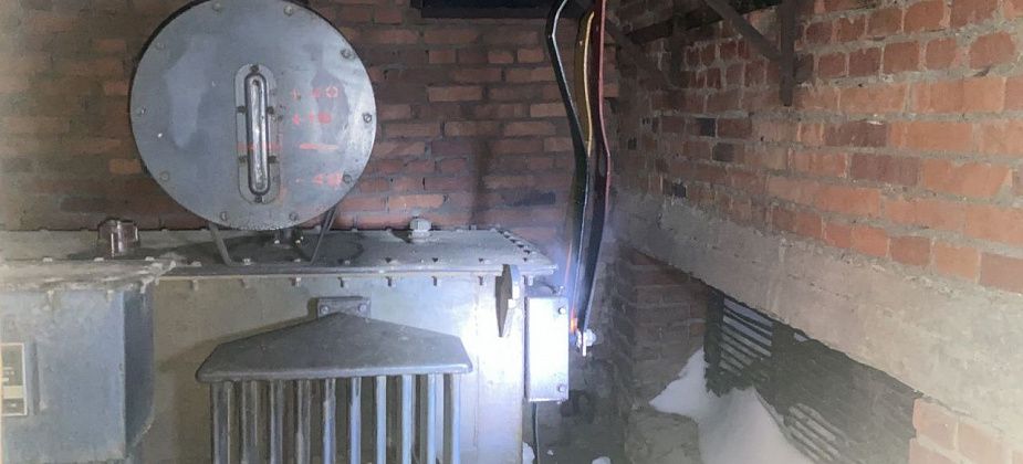 На улице Попова горел трансформатор 