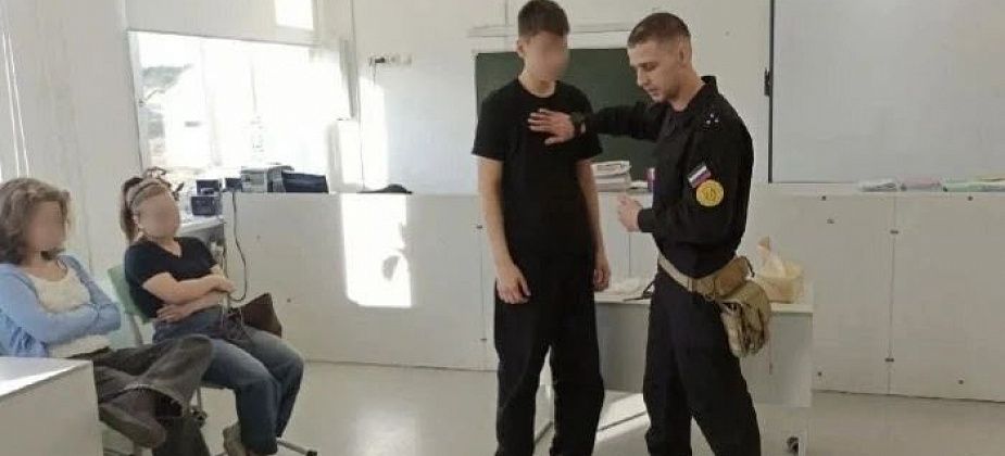 Сотрудник ИК-3 провел для школьников Североуральска мастер-класс по действиям в экстренных ситуациях